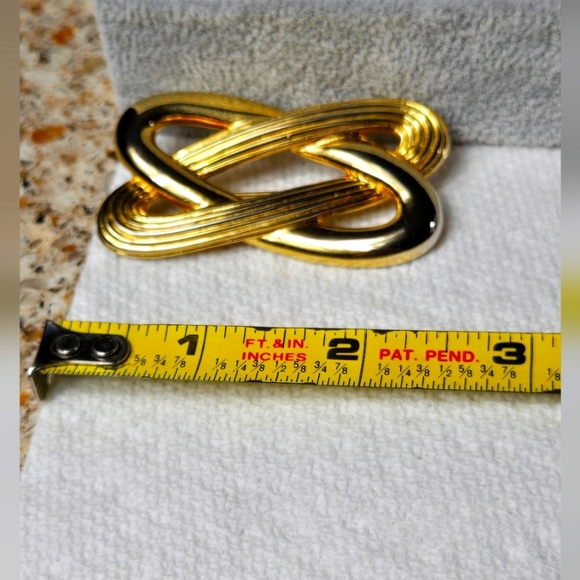 Gold Knot Brooch Pin - Picture 6 of 17